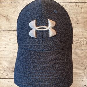 Under Armour Blitzing 3.0 Flex Fitted Baseball Hat Navy w/ Gray Logo